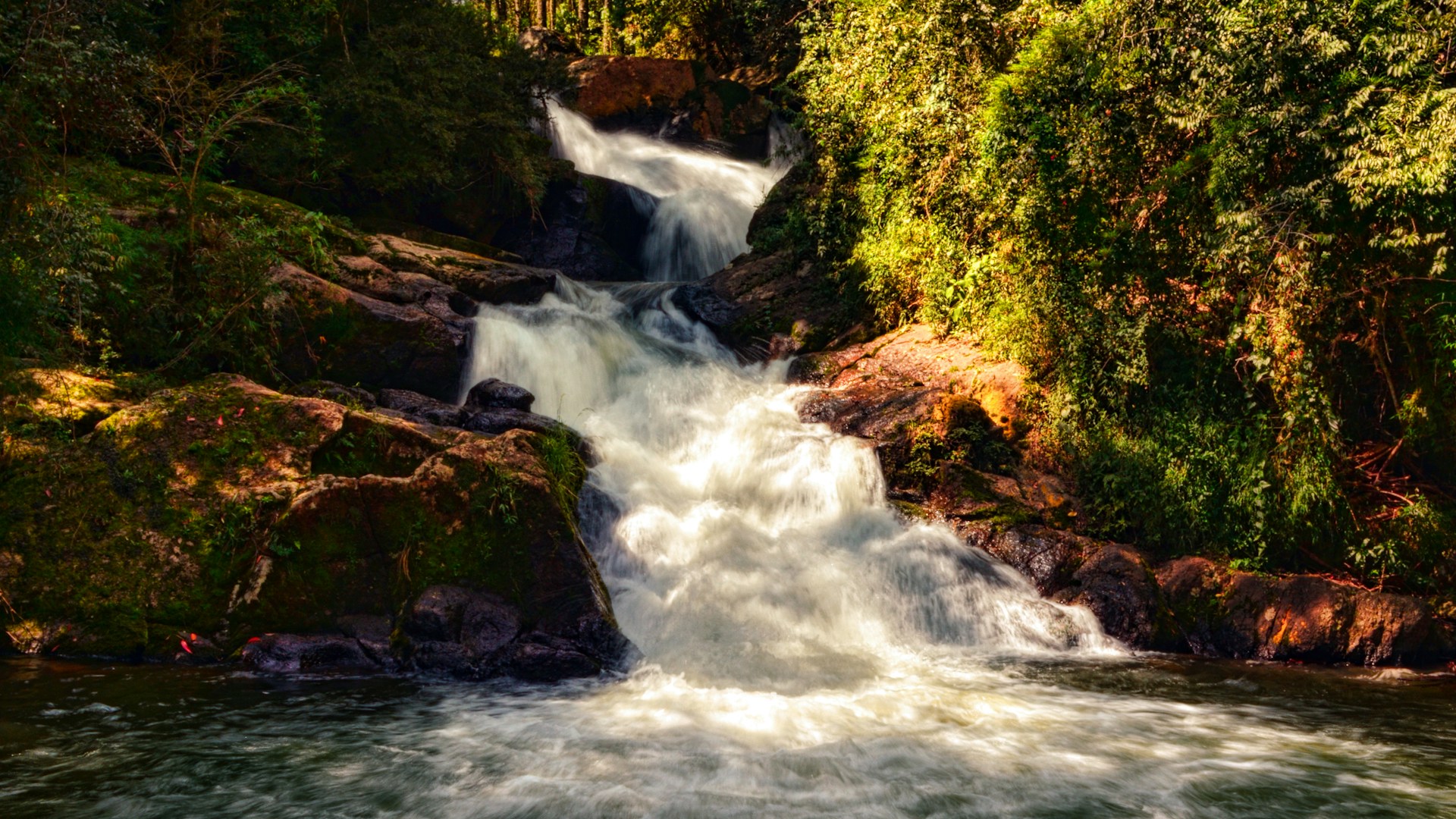 Cachoeira do Caminho do Sol em Belford Roxo - Brasil