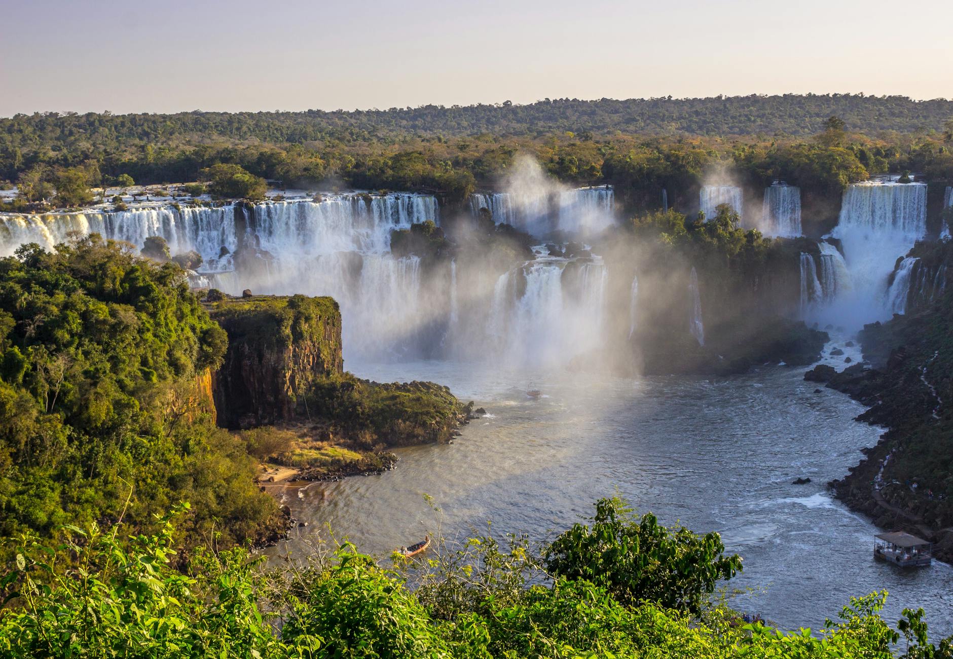 Marco das Três Fronteiras em Foz do Iguaçu - Brasil